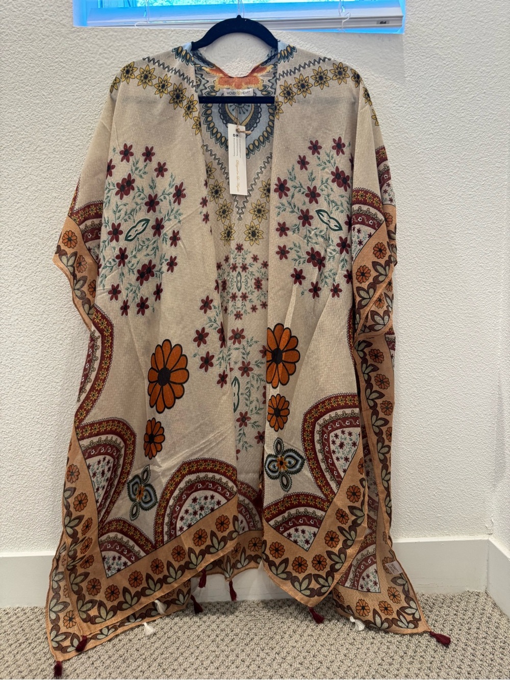NWT boho-chic open-front floral kimono is a lightweight, cream-colored cover-up